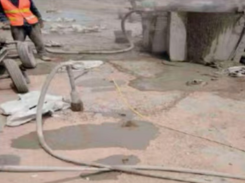 科尔沁左翼中水泥混凝土路面板底注浆技术 路面脱空注浆整治方案